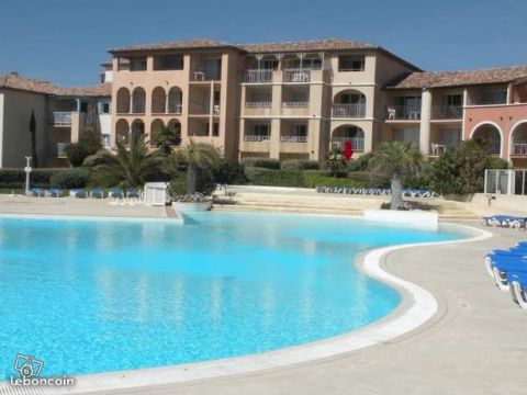 Flat in Six-Fours les Plages - Vacation, holiday rental ad # 64525 Picture #0