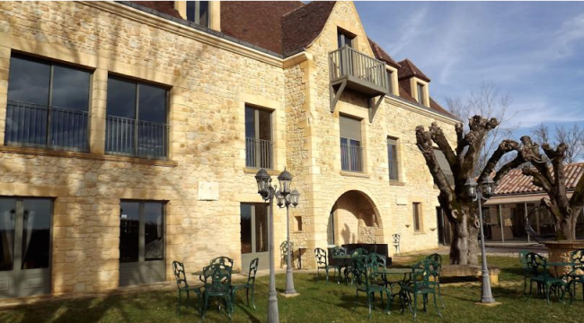 Maison  Sarlat la canda pour  20 •   prestations luxueuses 