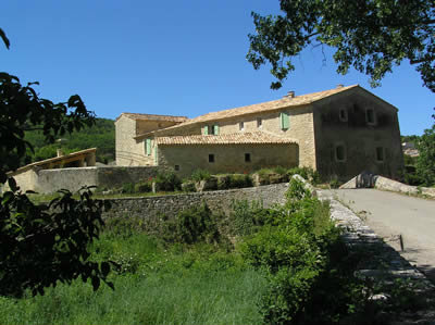 Gite in Creste en luberon for   2 •   garden 