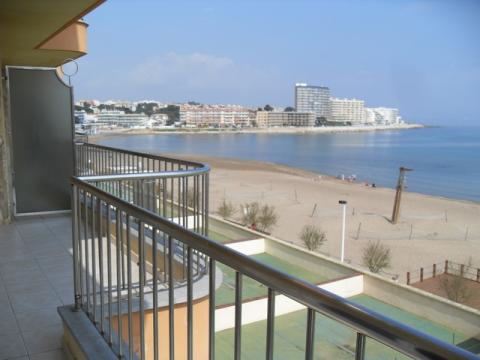 Flat in L'Escala - Vacation, holiday rental ad # 12369 Picture #0 thumbnail