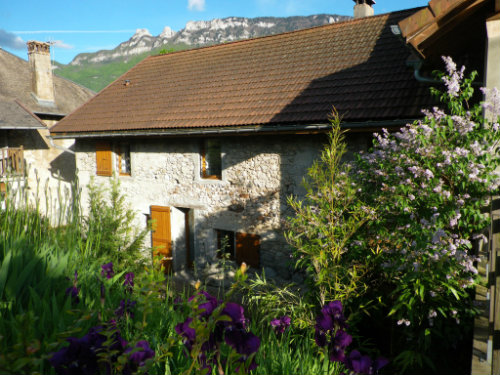 Maison  Saint paul sur yenne pour  12 •   avec terrasse 