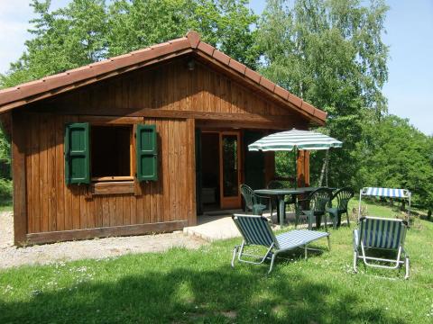 Gite  Roumegoux pour  4 •   avec terrasse 