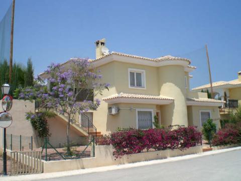 Casa en El campello para  6 •   con piscina privada 