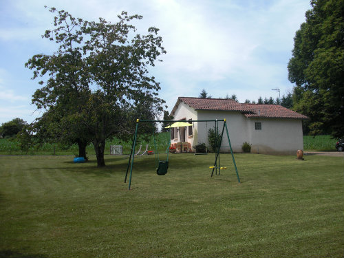 Gite in Saint pardoux l'ortigier voor  5 •   met terras 