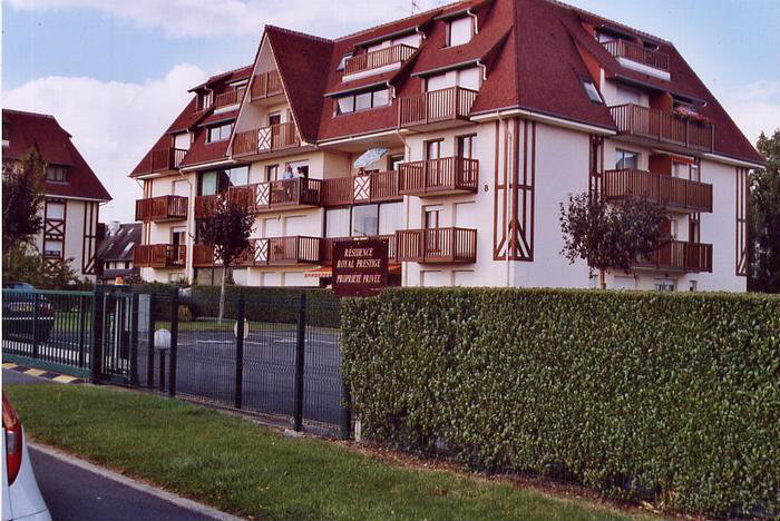 Flat in Villers sur mer for   2 •   private parking 