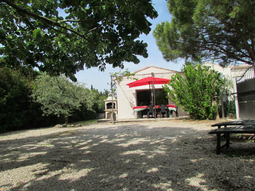 Gite  Boulbon pour  5 •   avec terrasse 