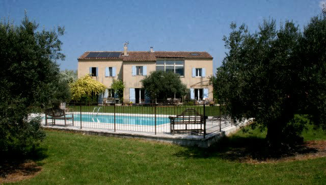 Gite in Robion for   8 •   with private pool 