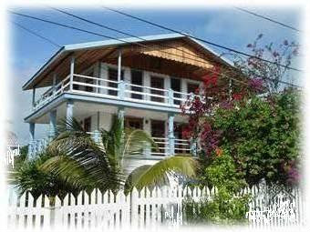 Maison à Caye caulker pour  6 •   avec balcon 
