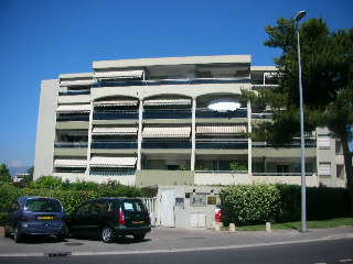 Studio  St laurent du var pour  2 •   parking priv 