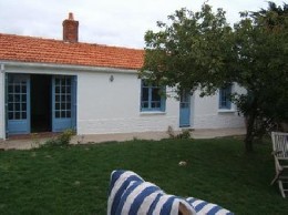 House in L'epine for   9 •   animals accepted (dog, pet...) 