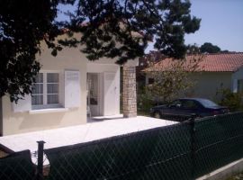 House in Meschers / gironde for   5 •   private parking 