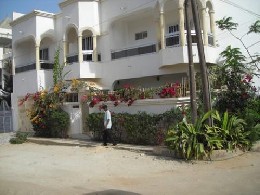 Maison  Dakar pour  10 •   avec balcon 