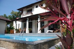 Casa en Maenam para  6 •   vista a un lago 