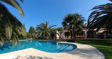 Bed and Breakfast in Saint tropez for   8 •   with shared pool 