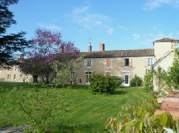 Chambre d'htes  Saint jean poutge pour  15 •   avec piscine prive 