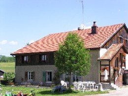Maison  Les fourgs pour  4 •   jardin 