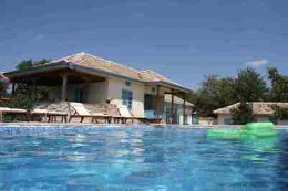 Casa en Pomoshtitsa para  11 •   con piscina privada 
