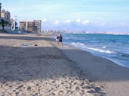 Apartamento en Arenales del sol para  3 •   vista al mar 