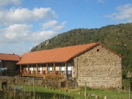 Ferme  Blesle pour  15 •   avec terrasse 