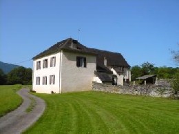 Ferme  Issor pour  10 •   avec balcon 