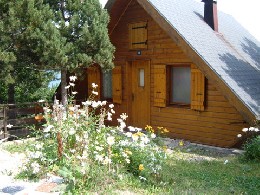 Casa de montaa en Les angles para  6 •   vista a un lago 