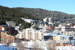 Apartamento en Les angles para  4 •   vista a un lago 