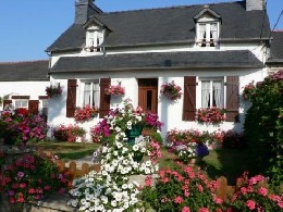 Haus in Pleyben fr  4 •   Privat Parkplatz 