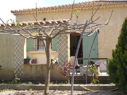 Maison  Pernes les fontaines pour  9 •   avec terrasse 