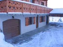 Chalet  Bernex pour  4 •   parking priv 