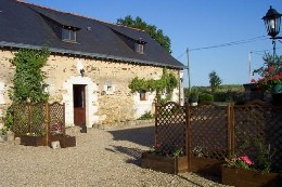 Gite  Champigne pour  9 •   avec terrasse 