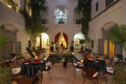 Maison  Marrakech pour  50 •   15 chambres 