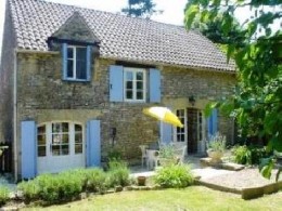 House in St- cyprien for   6 •   private parking 