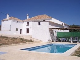 Finca en Montefrio para  12 •   con piscina privada 