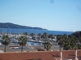 Appartement  Cavalaire pour  4 •   avec balcon 