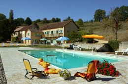 Gite  Sarlat la caneda pour  5 •   avec piscine partage 