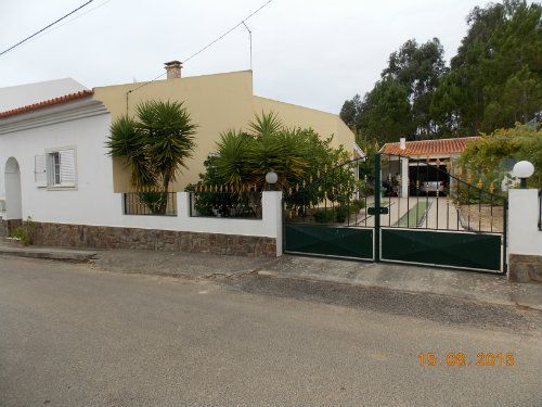 House in Macarca - são martinho do porto for   6 •   with terrace 
