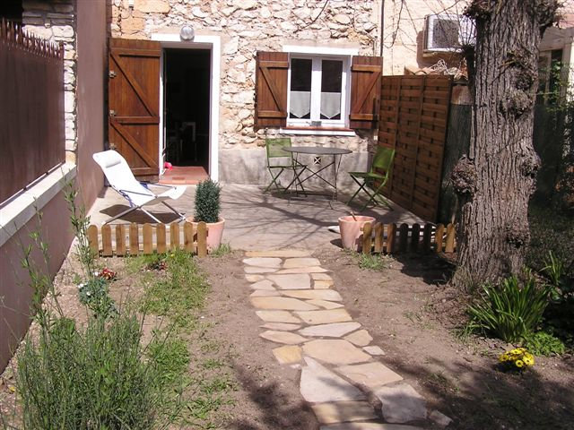 Studio in Aix-en-Provence - Vacation, holiday rental ad # 22357 Picture #0 thumbnail