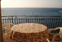 Flat in La maison sur la baie en sicilie for   10 •   view on sea 