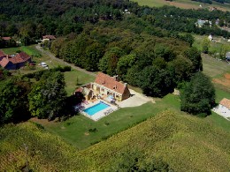 Maison  St crepin et carlucet pour  8 •   avec piscine prive 