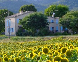 Ferme  Gaubert - digne les bains pour  4 •   2 chambres 