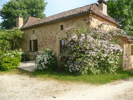 Gite  Belves pour  8 •   avec terrasse 