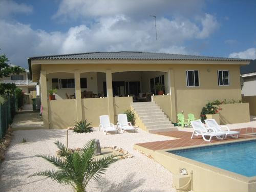 Bungalow in Willemstad for   6