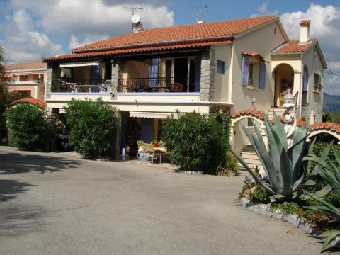 Maison  L e pradet pour  9 •   avec terrasse 