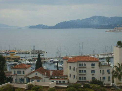 Appartement  Le lavandou pour  6 •   parking priv 