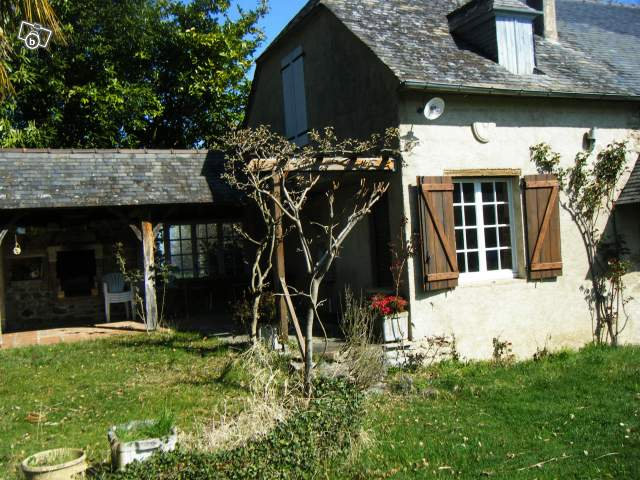 Maison  Bourg-de-bigorre pour  10 •   parking priv 