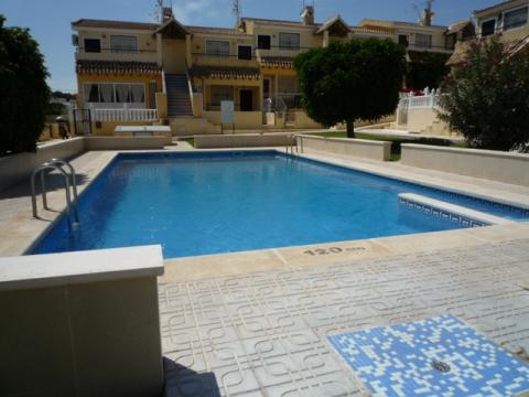 Apartamento en Villamartin para  6 •   con terraza 