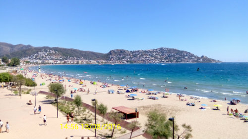 Flat in Rosas for   4 •   view on sea 