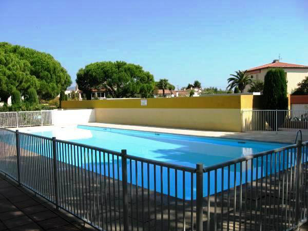 Flat in Fréjus - Vacation, holiday rental ad # 25657 Picture #3 thumbnail