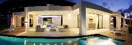 Maison à  pour  4 •   avec piscine privée 