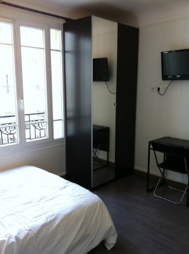 Studio in Paris - Vacation, holiday rental ad # 26043 Picture #1 thumbnail